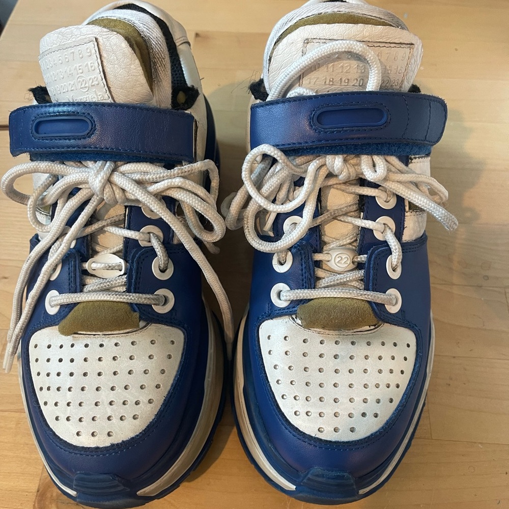 $1080Maison Margiela Low TopFit Distreased Sneakers  Train BI EU38